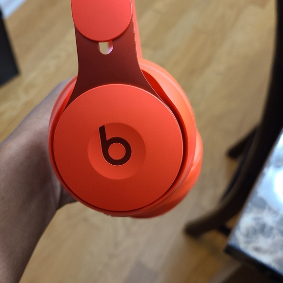 Beat by Dr.Dre studio 3. Color: citrus red - Picture 3 of 6